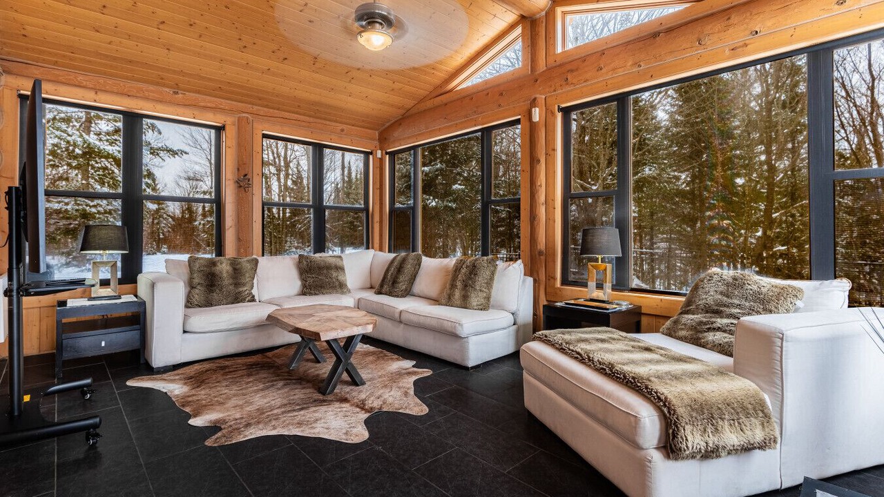 Photo of Livingroom in Fiddler Lake Resort