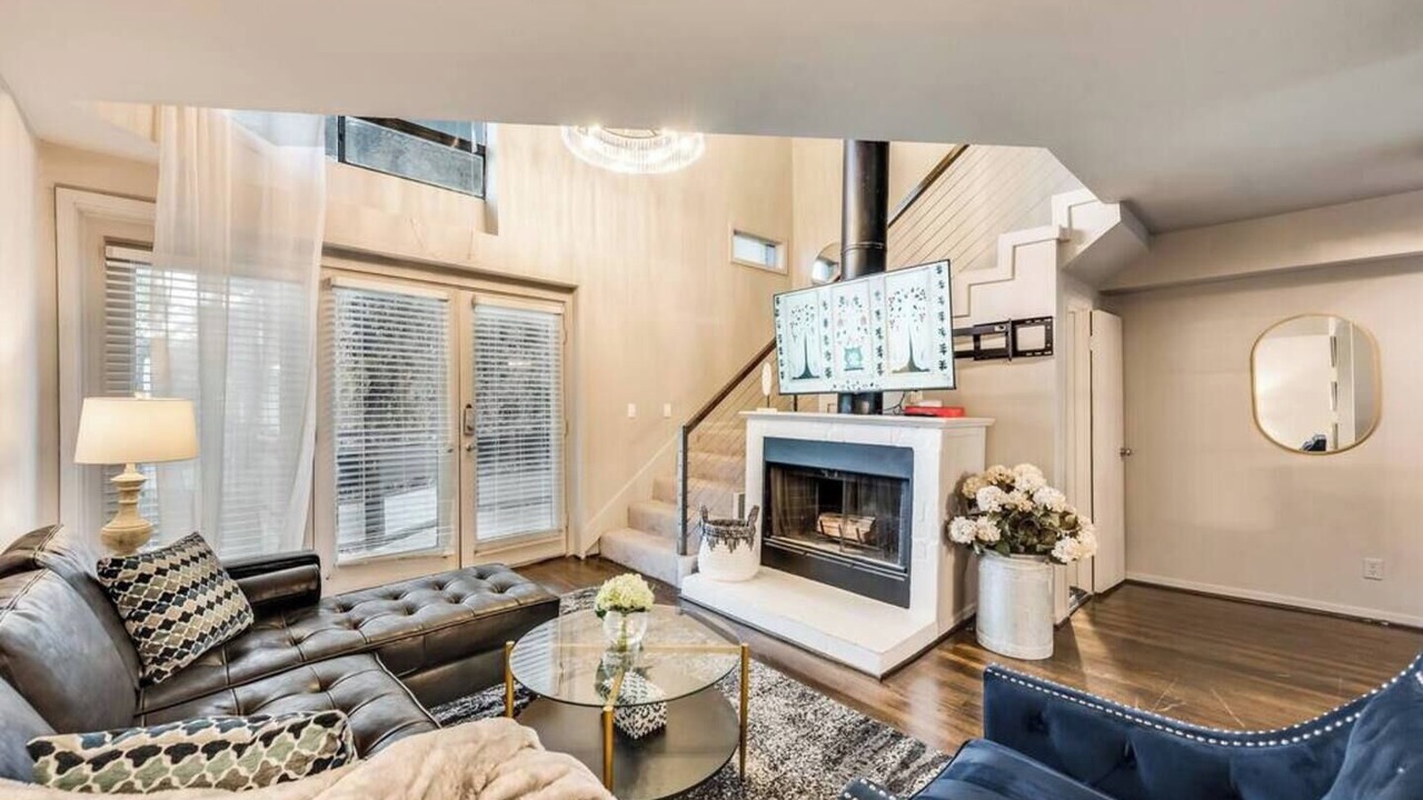 Photo of Livingroom in Old East Dallas