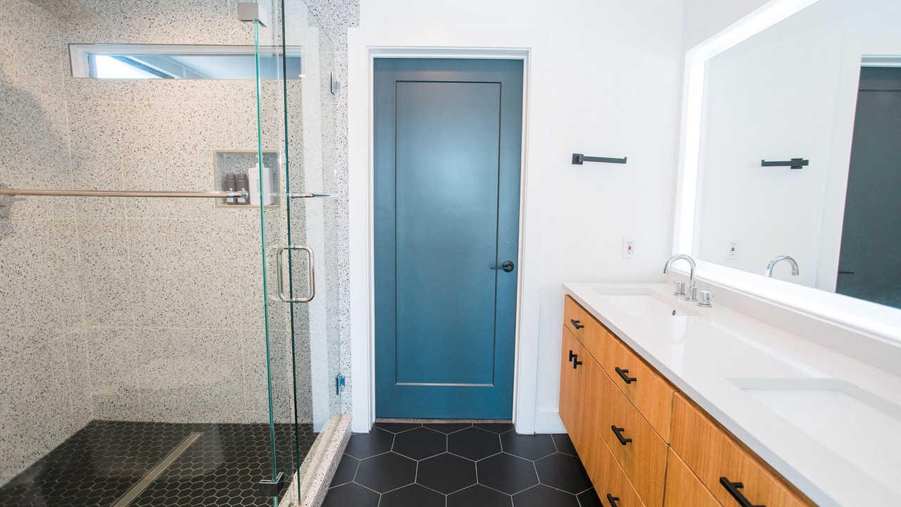 Photo of Bathroom in Lakeway