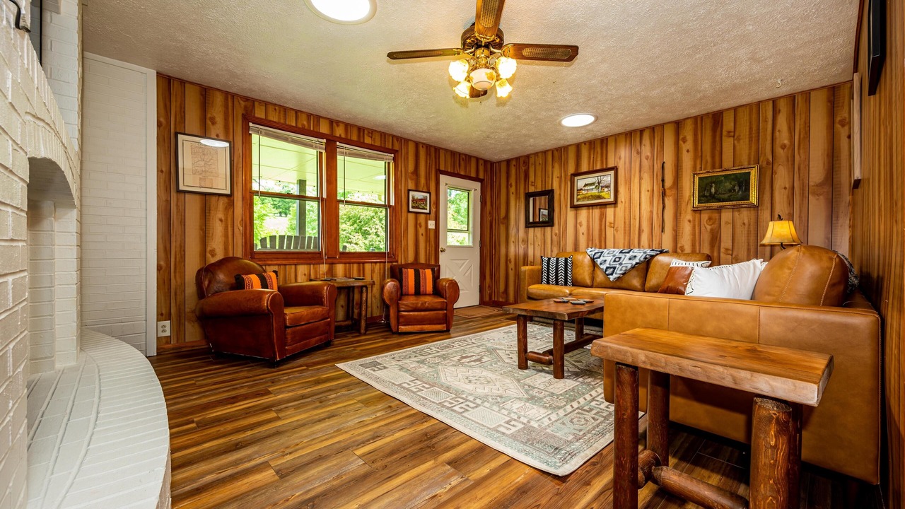 Photo of Livingroom in Gnaw Bone