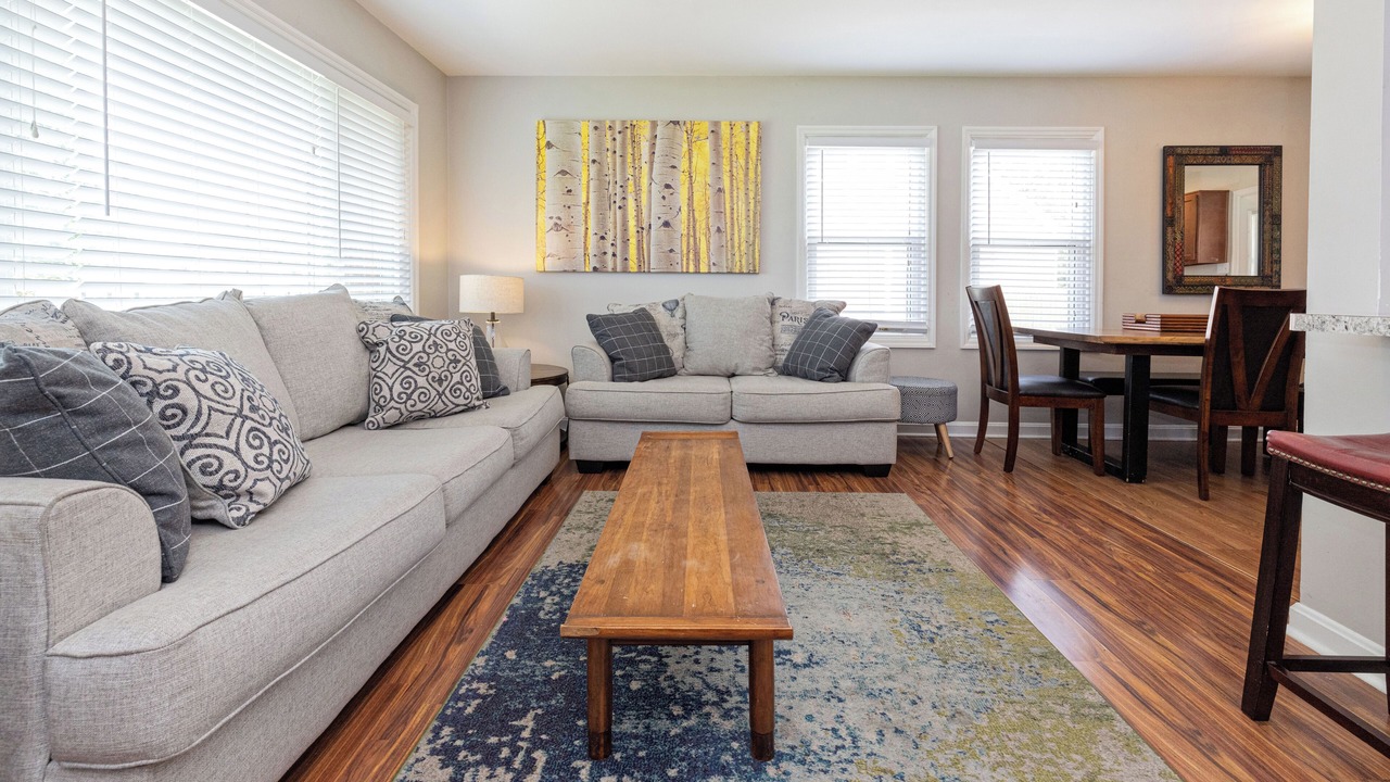Photo of Livingroom in Hikes Point