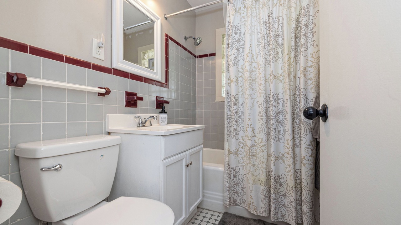Photo of Bathroom in Hikes Point