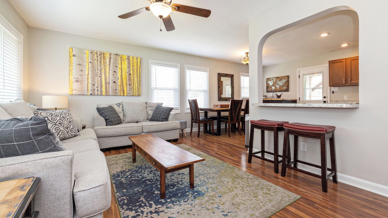 Photo of Livingroom in Hikes Point