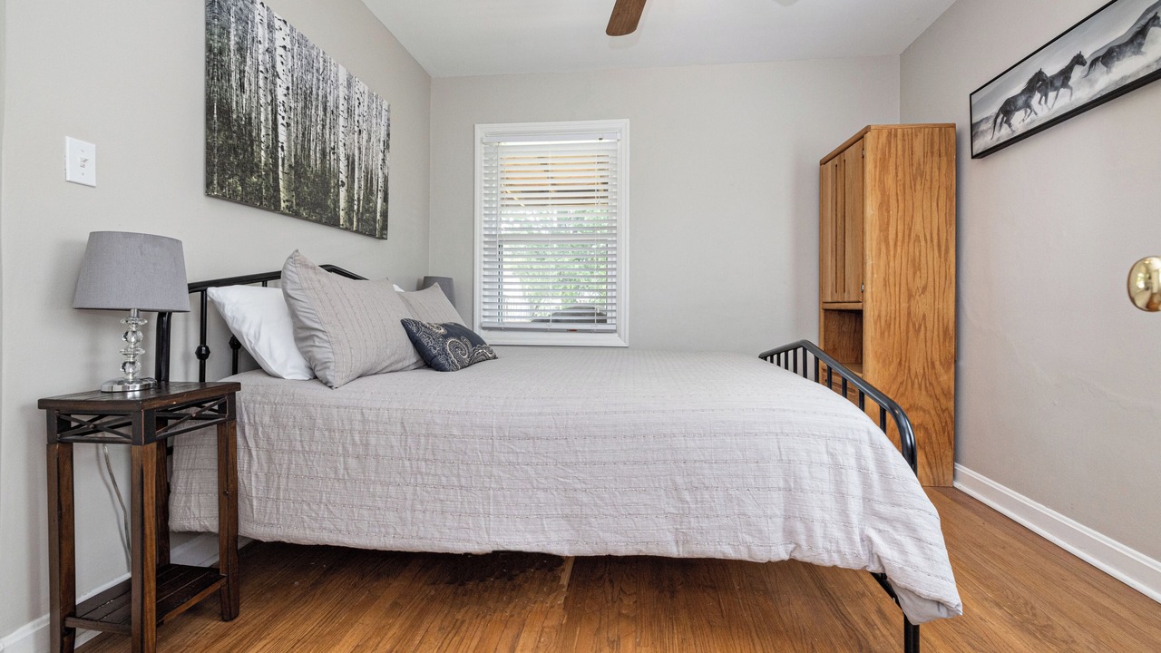 Photo of Bedroom in Hikes Point