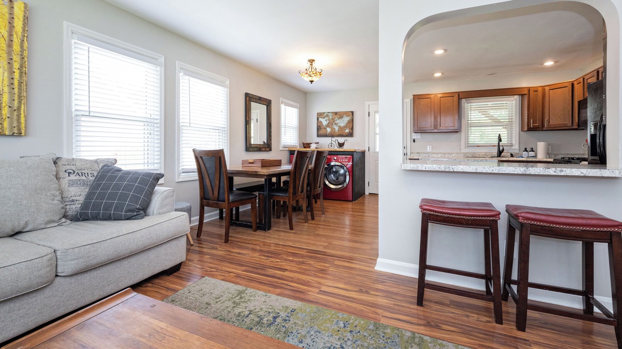 Photo of Livingroom in Hikes Point