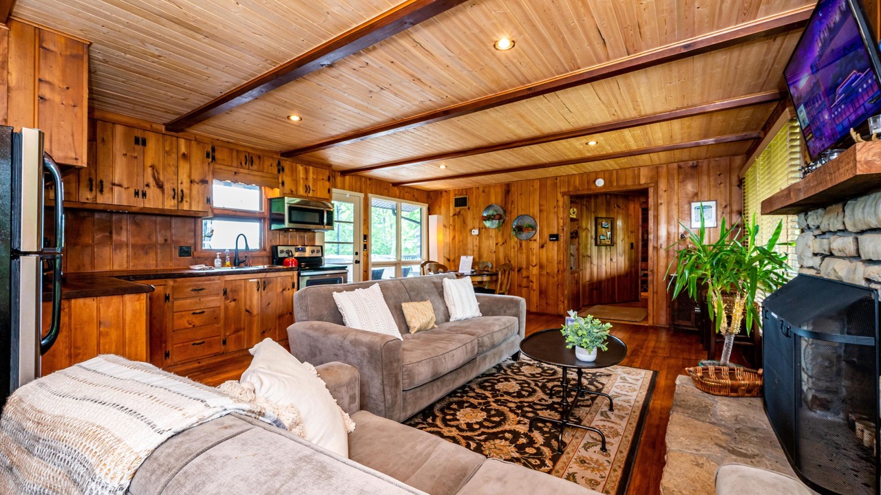 Photo of Livingroom in Helmsburg