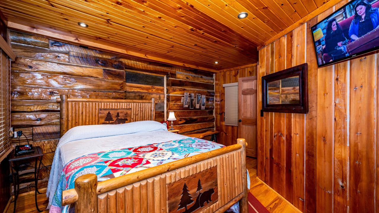 Photo of Bedroom in Helmsburg