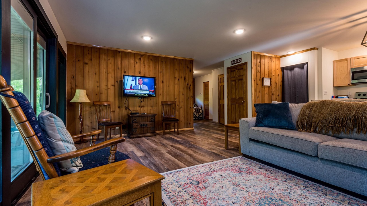 Photo of Livingroom in Helmsburg