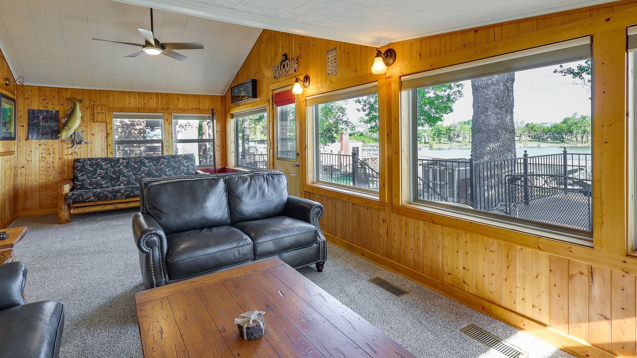 Photo of Livingroom in Grove