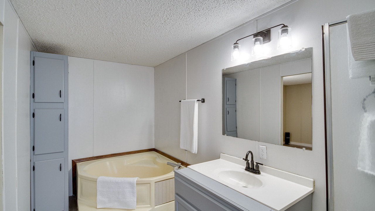 Photo of Bathroom in Newhebron