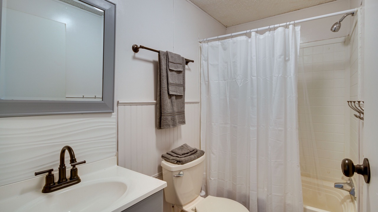 Photo of Bathroom in Newhebron