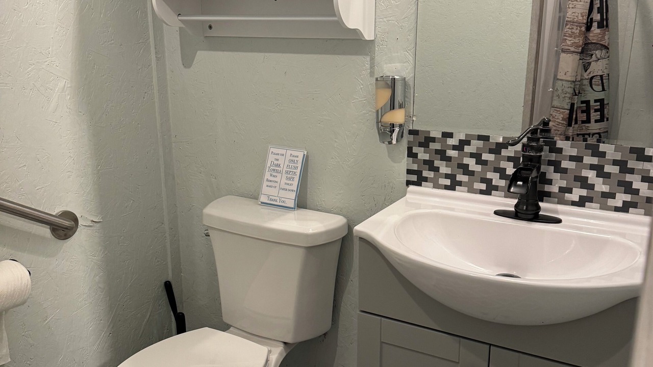 Photo of Bathroom in Pottsboro