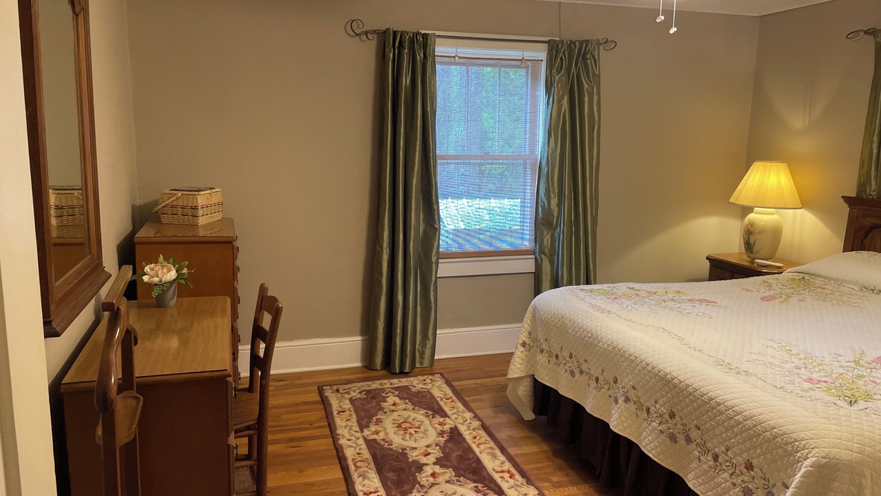 Photo of Bedroom in Toccoa