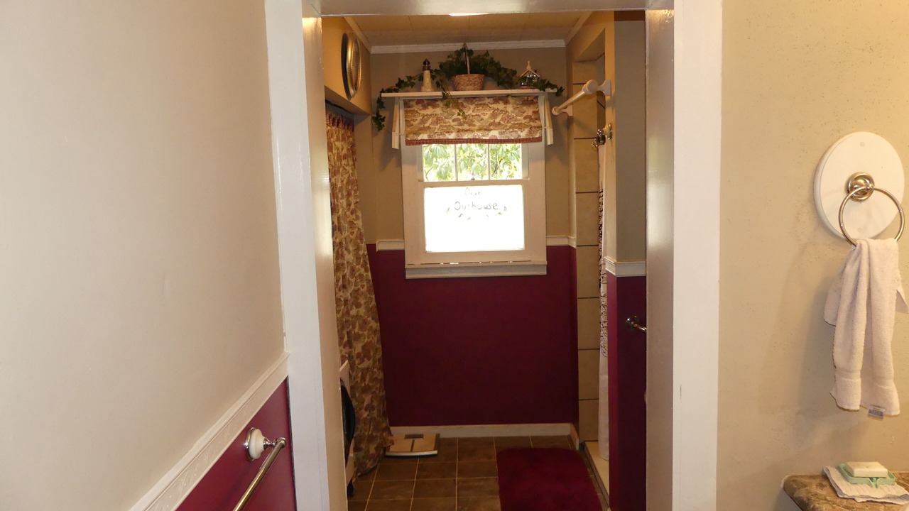 Photo of Bathroom in Toccoa