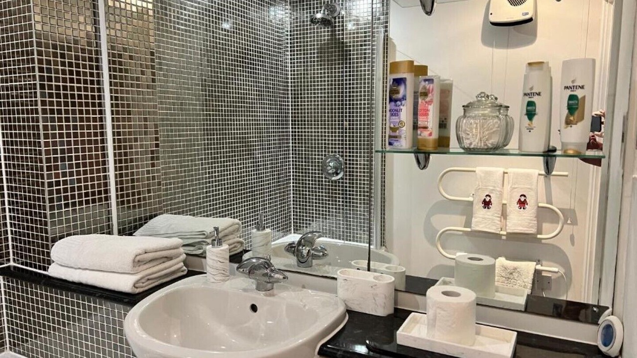 Photo of Bathroom in Crynant