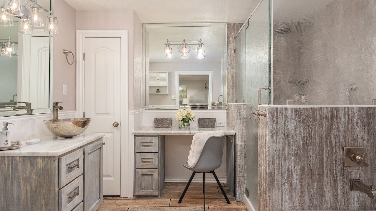 Photo of Bathroom in La Marque