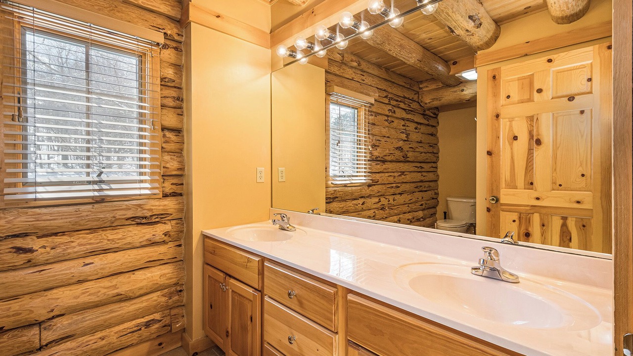 Photo of Bathroom in Mountainside