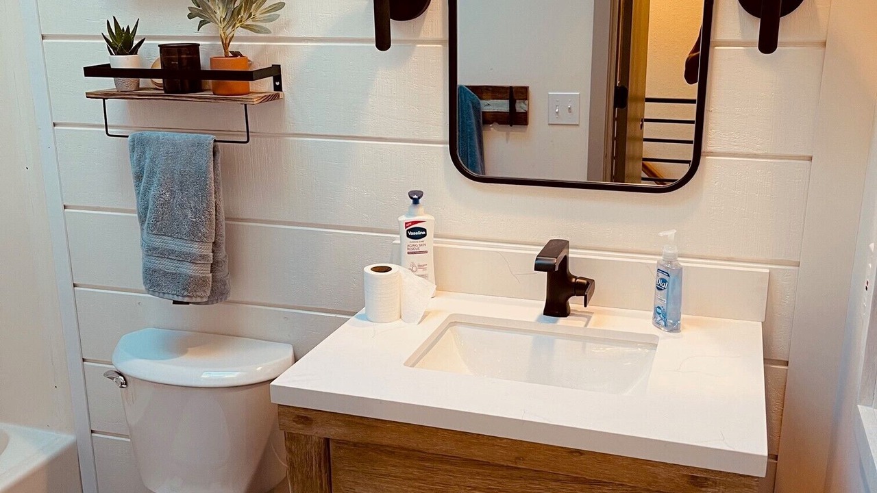 Photo of Bathroom in Linn Creek