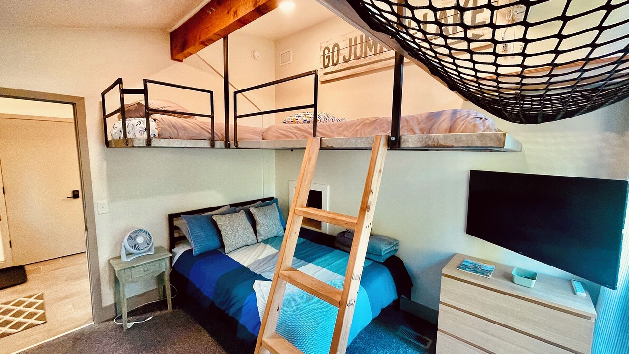 Photo of Bedroom in Linn Creek