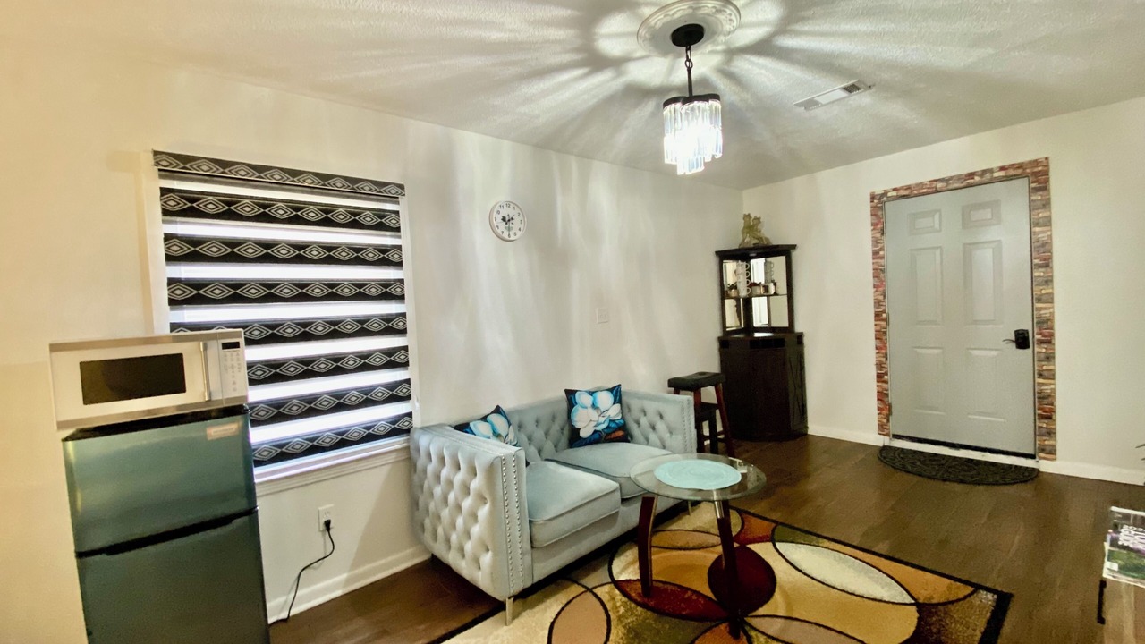 Photo of Livingroom in Tougaloo