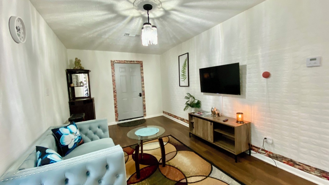 Photo of Livingroom in Tougaloo