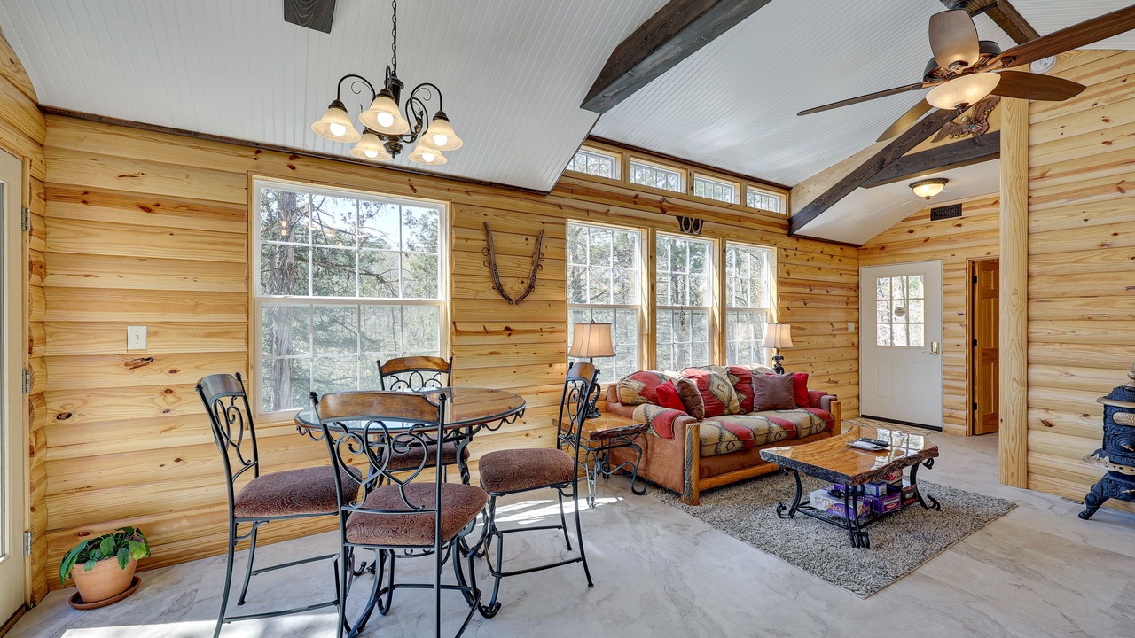 Photo of Livingroom in Eureka Springs