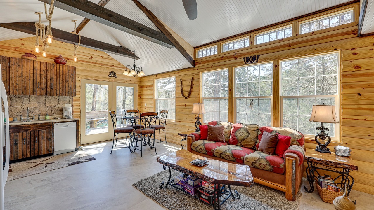 Photo of Livingroom in Eureka Springs