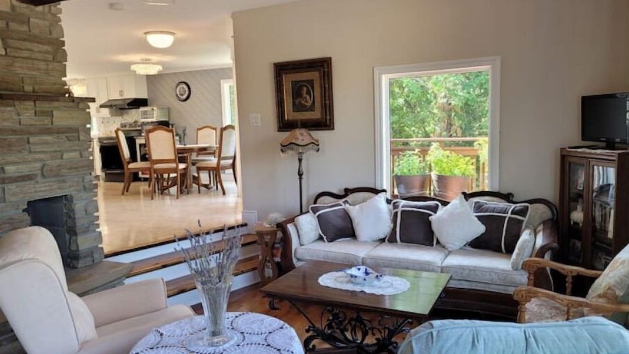 Photo of Livingroom in Tudor and Cashel
