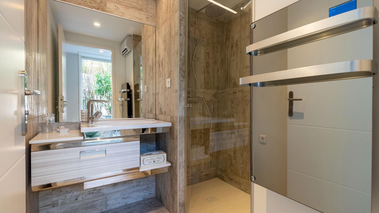 Photo of Bathroom in Meze