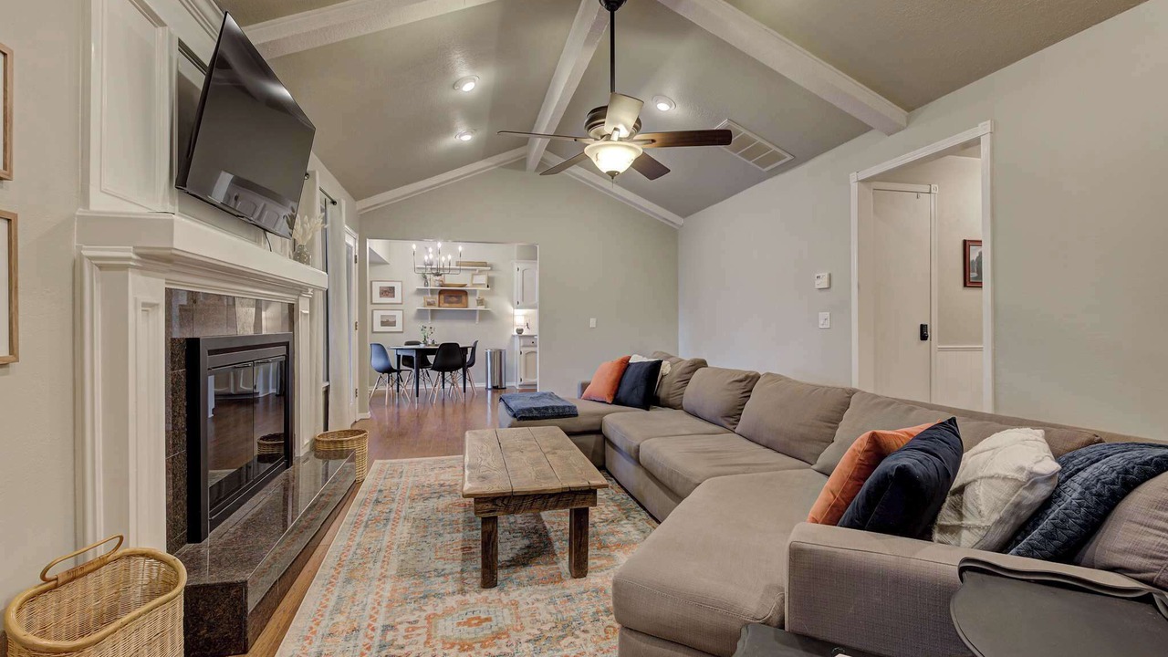 Photo of Livingroom in Edmond
