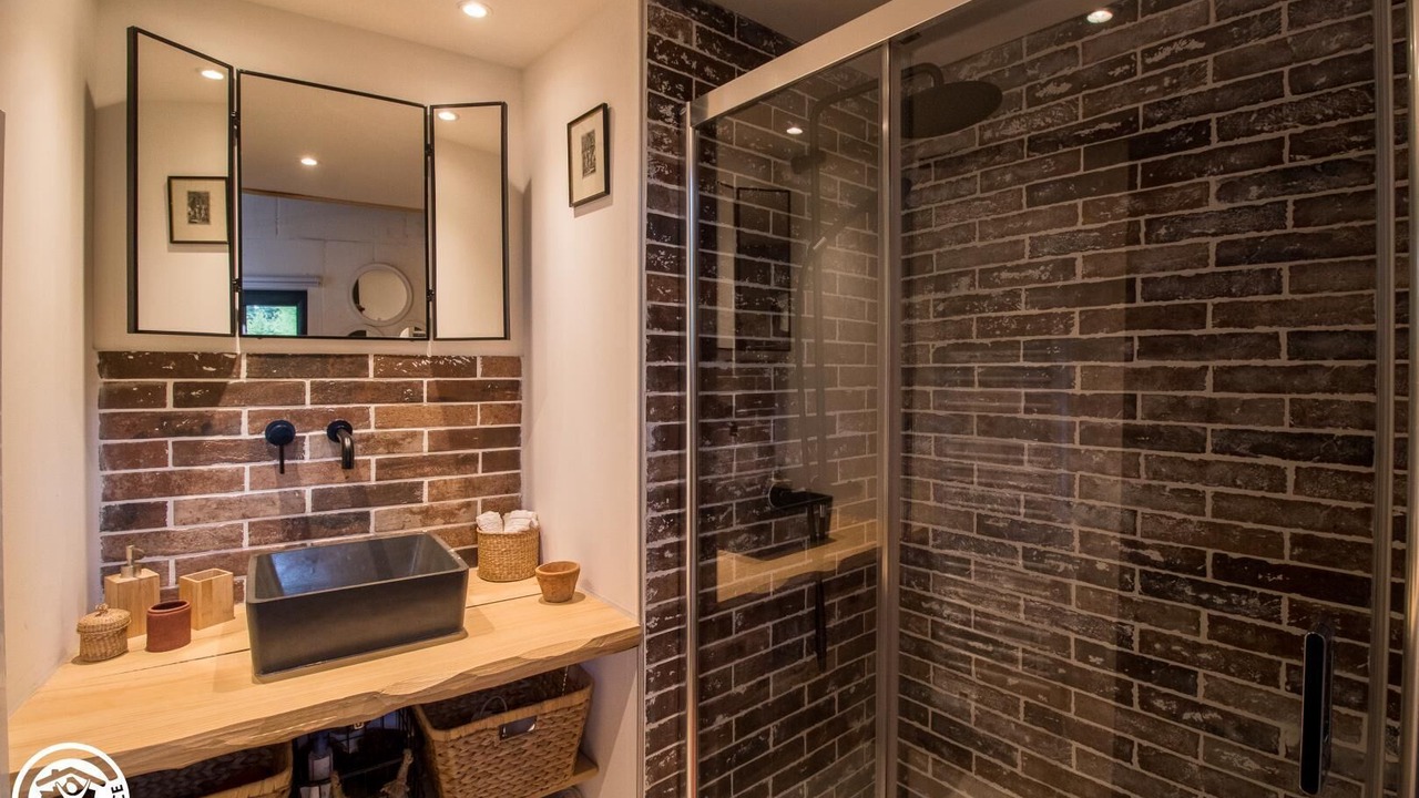 Photo of Bathroom in Dore-lʼEglise