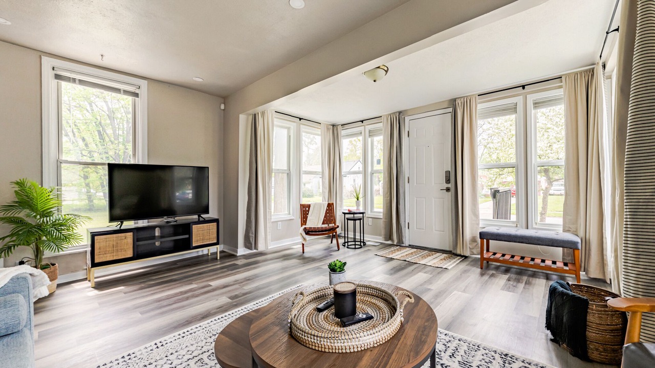Photo of Livingroom in Lansing