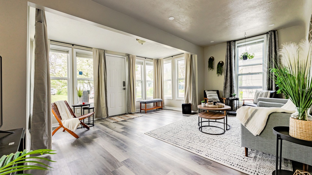 Photo of Livingroom in Lansing