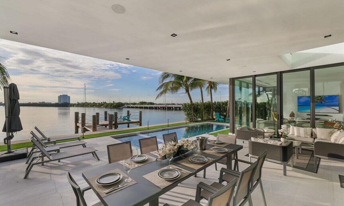 Photo of Outdoor in North Bay Village