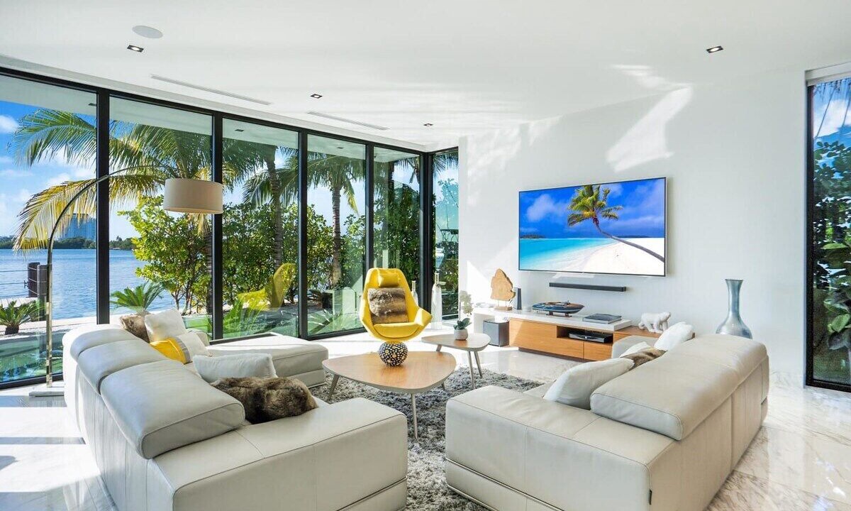 Photo of Livingroom in North Bay Village