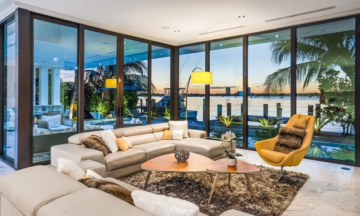 Photo of Livingroom in North Bay Village