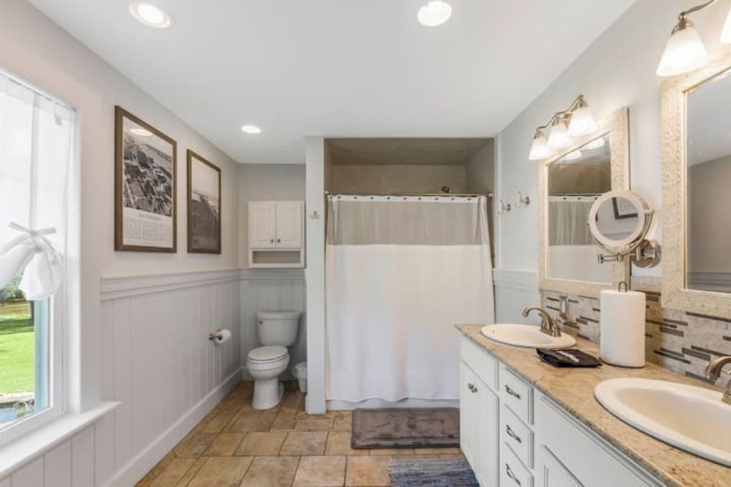Photo of Bathroom in New Iberia