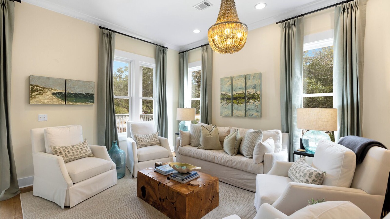Photo of Livingroom in White's Gulfview