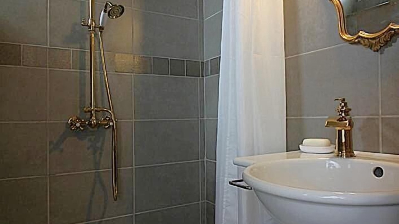 Photo of Bathroom in Cerons