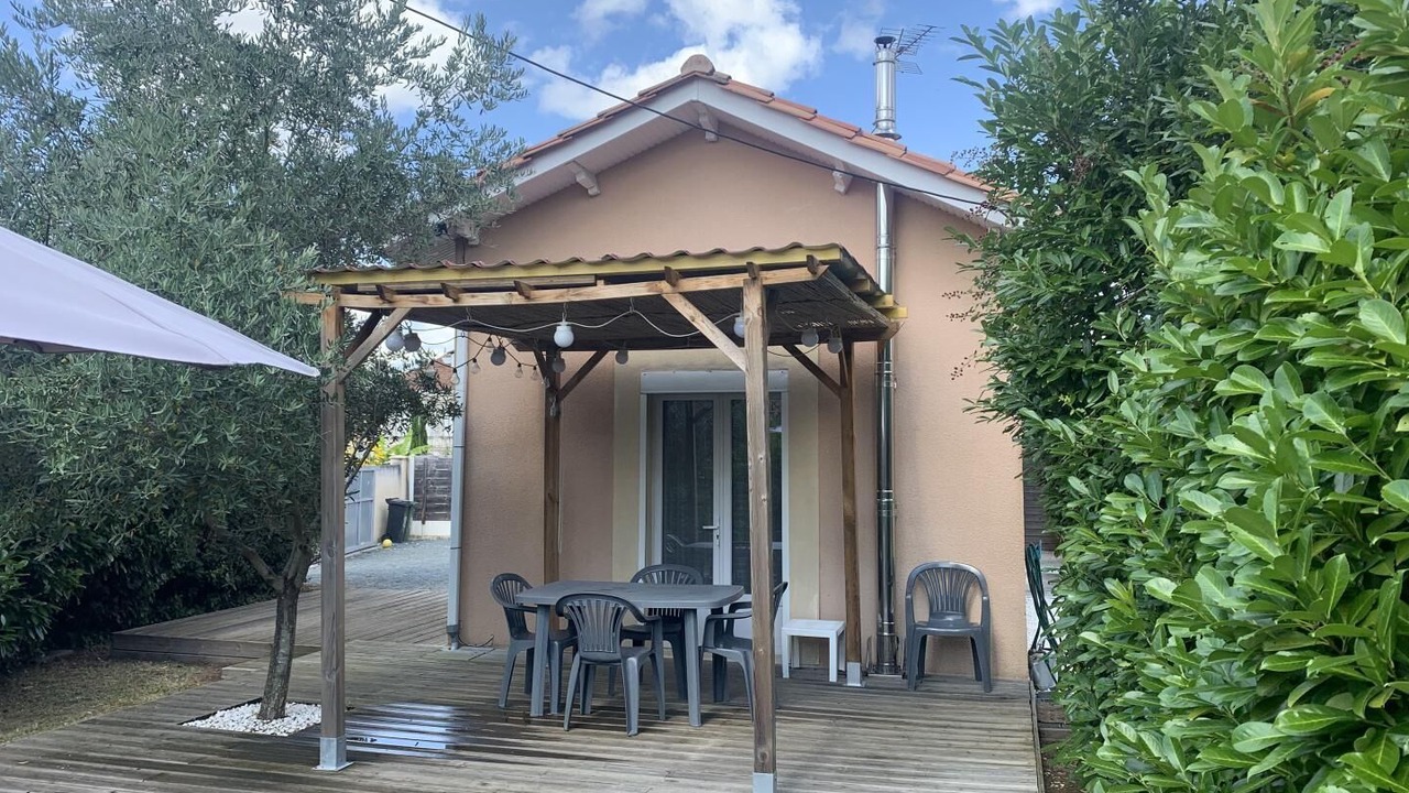 Photo of Outdoor in Ambares-et-Lagrave