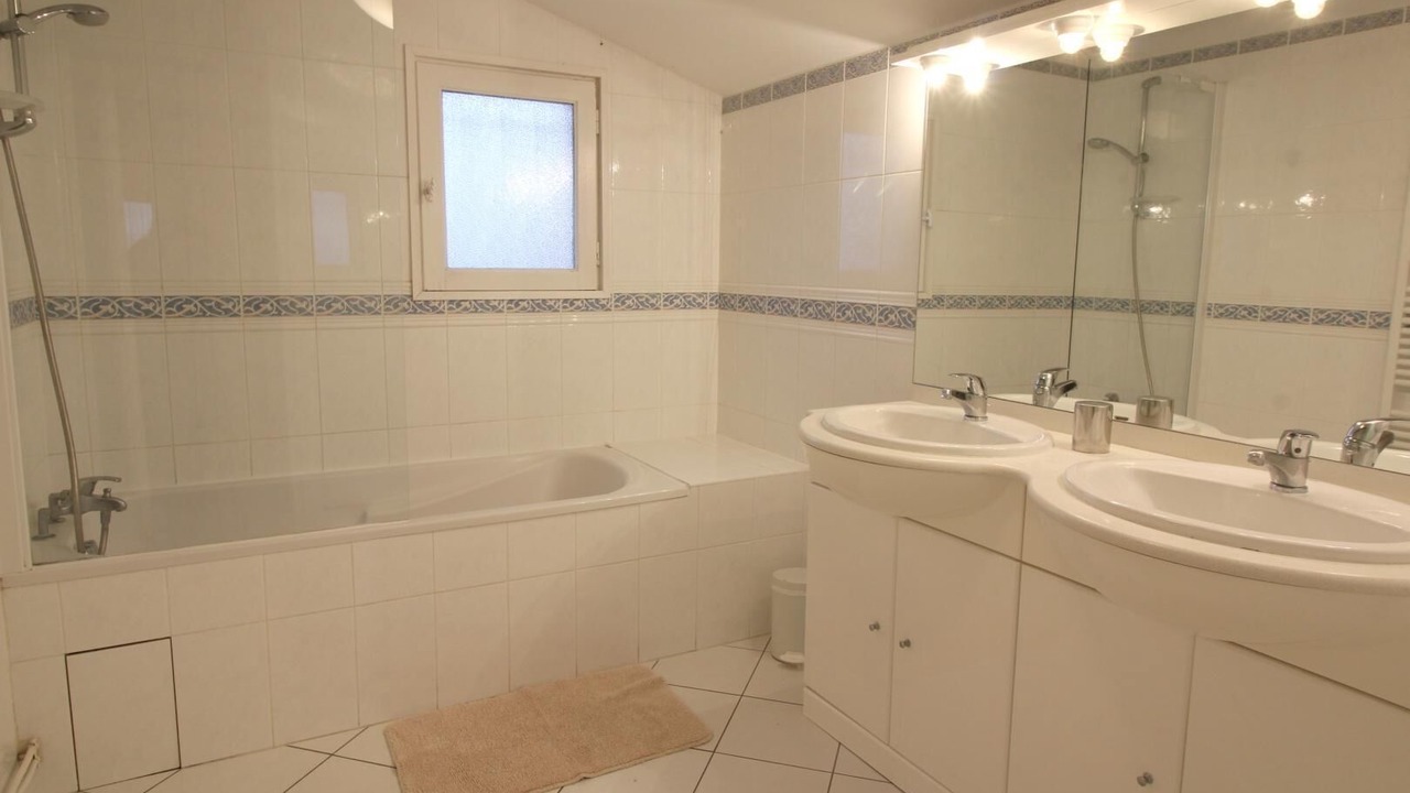 Photo of Bathroom in Castres-Gironde