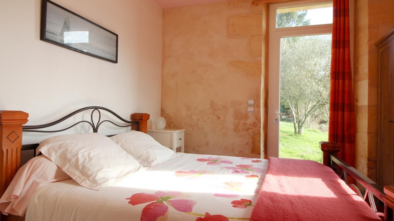 Photo of Bedroom in Saint-Genes-de-Lombaud