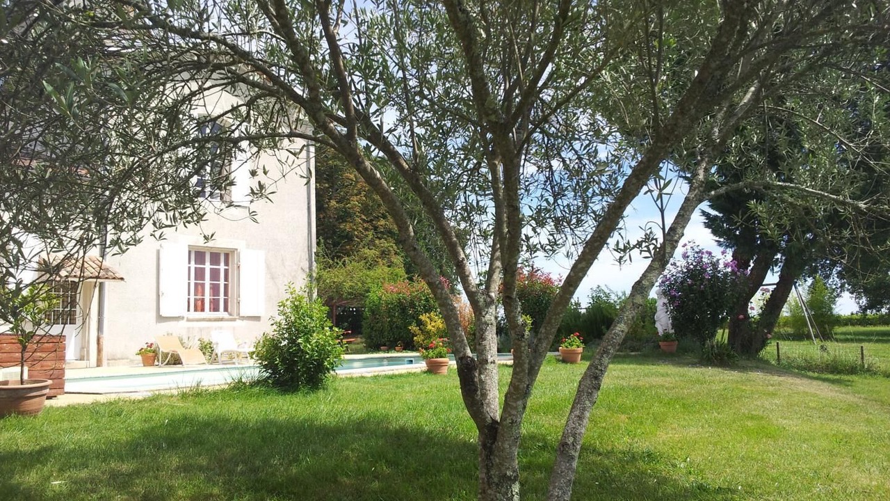 Photo of Outdoor in Saint-Genes-de-Lombaud