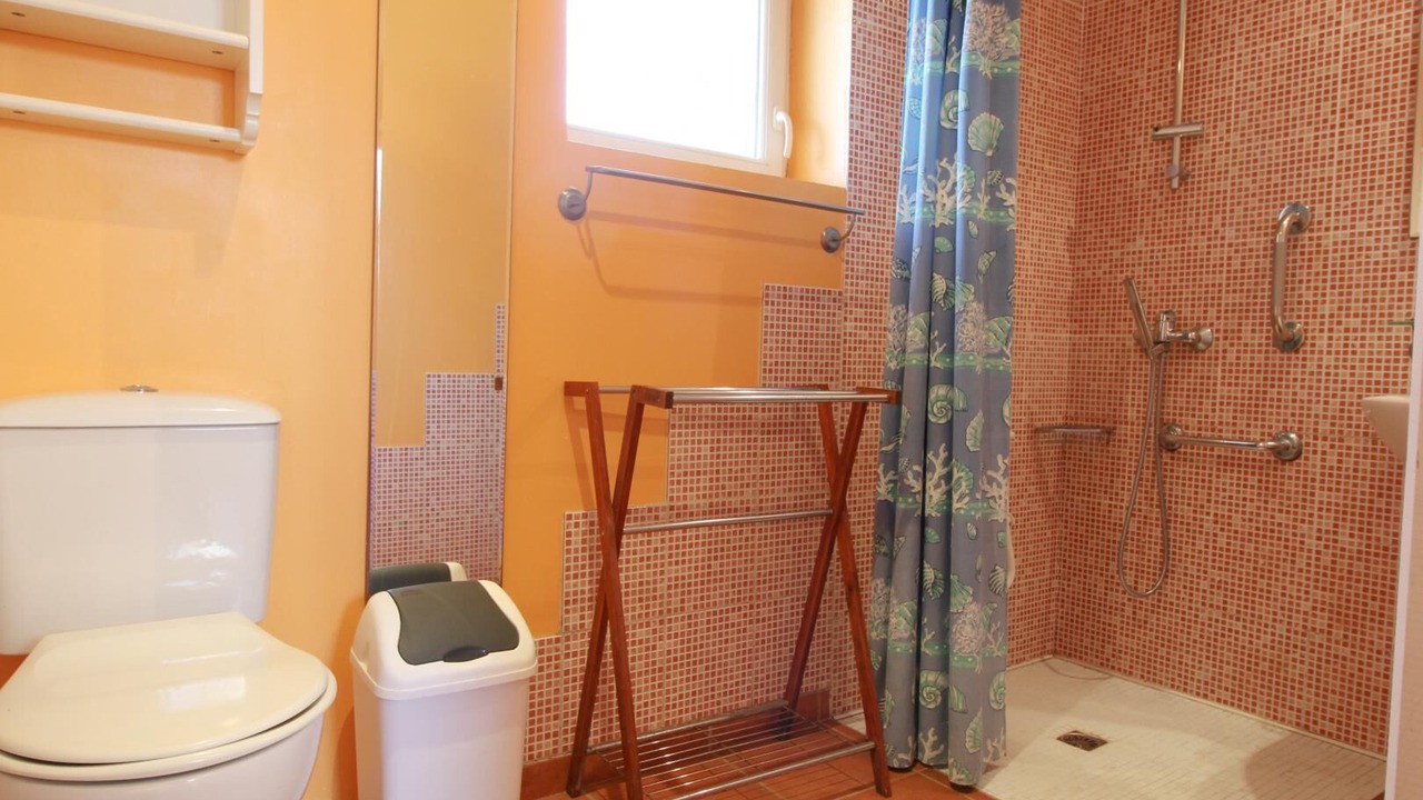 Photo of Bathroom in Saint-Genes-de-Lombaud
