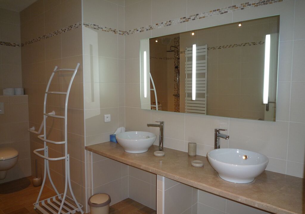 Photo of Bathroom in Creon