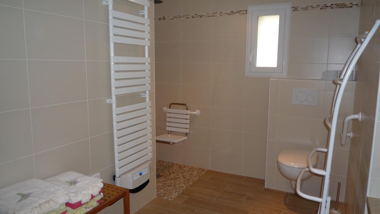 Photo of Bathroom in Creon