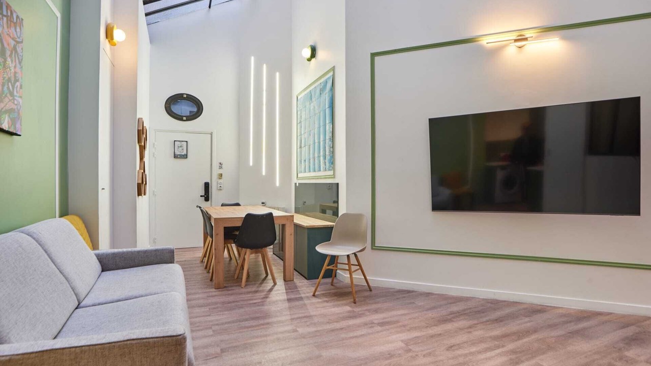 Photo of Livingroom in Arts-et-Metiers