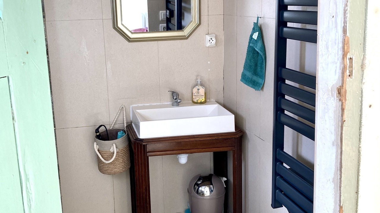 Photo of Bathroom in St Benoist-sur-Mer