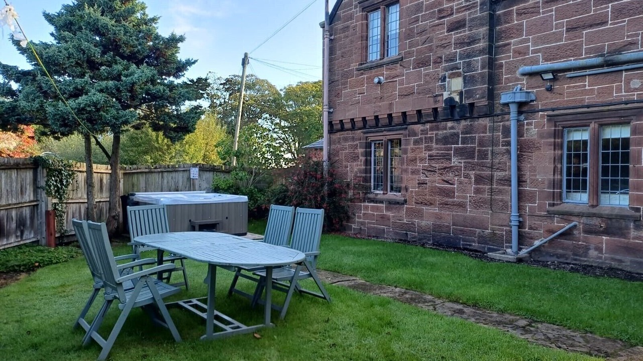 Photo of Outdoor in Thornton Hough