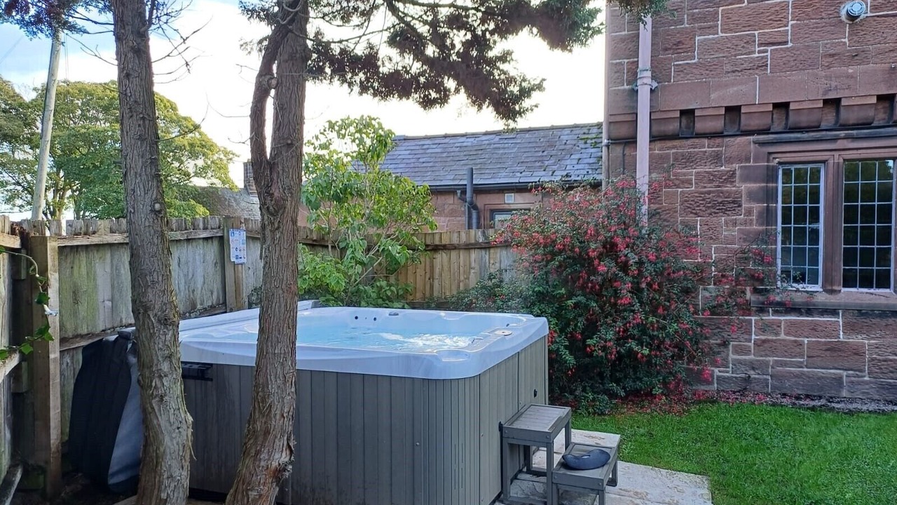 Photo of Outdoor in Thornton Hough